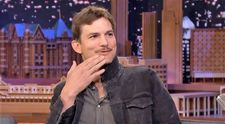 Cum a ajuns Ashton Kutcher să poarte mustață: „Adele e de vină și nu pot scăpa de ea”