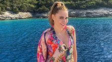Adina Buzatu, ședință foto incendiară: a pozat nud în mijlocul a 5 bărbați