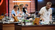 Prima probă i-a pus în dificultate pe unii concurenți de la MasterChef. „Chiar nu știu ce să fac”