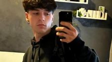 El este Ștefan, românul care a devenit erou în Italia după ce a salvat o femeie de la moarte. Băiatul de 21 de ani a intrat în flăcări și a scos-o pe brațe afară: „Nu m-am gândit la pericol...”