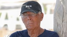 Poze rare cu Giorgio Armani la plajă. Cum a fost surprins celebrul designer de către paparazzi