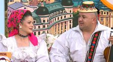 Amalia și Vasilică Ceterașu, imagini adorabile alături de cei trei copii ai lor. „I-am lăsat la bunici și o duc pe soția mea la mare”