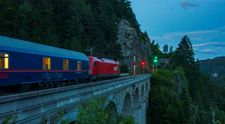 Un bărbat a supraviețuit agățat de un tren de mare viteză. Cum s-a întâmplat incidentul
