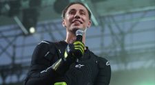 YNY Sebi, despre experiența Neversea Kapital 2025 și colaborarea cu Iuliana Beregoi: „Nu aveți idee cât iubesc festivalul ăsta”