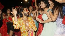 Actorul indian Ranveer Singh, batjocorit în mediul online după ce a pozat nud