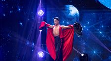 Are o poveste de viață cutremurătoare! Cine este Valentin Lupu, adolescentul de 16 ani care a dansat salsa costumat în Dracula pe scena de la Românii au talent: „Tu ai reușit să iei mințile unui jurat!”