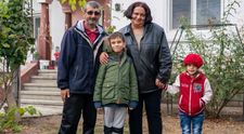 Povestea impresionantă a doi copii care au rămas fără mamă la o vârstă fragedă. Mihai și Alexandra, crescuți de bunică