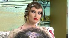 VIDEO Cocoșul Iuliei Albu și-a luxat piciorul. Imagini inedite chiar din platoul La Măruță