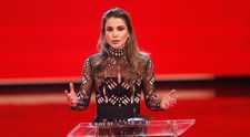 Regina Rania a Iordaniei, o nouă poză de familie. Ținuta prin care s-a remarcat cea mai elegantă regină din lume