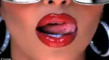 Videoclipul sexy tinut ascuns de Kim Kardashian a aparut pe net! VIDEO