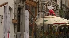 Ce făcea bărbatul care a desfigurat o tânără în Centrul Vechi, în momentul în care polițiștii au ajuns la locuința lui