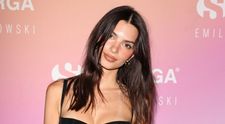Nu multe femei ar avea curajul să îmbrace o astfel de ținută. Emily Ratajkowski, ravisantă într-o rochie transparentă