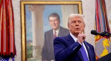 Șase lucruri scandaloase pe care Trump le-a făcut în ultimele două zile. L-a numit „dictator” pe Zelensky și s-a autoproclamat „Rege”