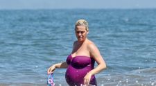 Katy Perry a născut. Prima imagine cu fetița face furori pe internet