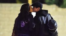 Nu pot sta departe unul de celălalt! Când toată lumea credea că s-au despărțit, paparazzii i-au surprins sărutându-se pasional pe stradă