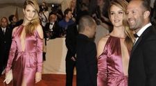 Inlocuitoarea lui Megan Fox, Rosie Huntington-Whitely a fost aleasa cea mai sexy femeie in 2011! FOTO