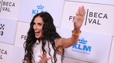 Demi Moore, o fată de aur din cap până în vârful degetelor de la picioare! Cum arată încălțările ciudate cu care a întors toate privirile și care costă o mică avere