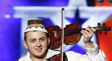 Vasile Godja, ceterasul din Maramures care innebuneste femeile cu vioara lui: <span style=