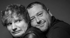 Ed Sheeran are cel mai simpatic bodyguard. Imagini pe care le posteaza pe internet il fac celebru