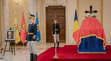 Cât a costat sicriul „Lincoln” în care a fost înmormântat Ion Iliescu. „Regina Întunericului” a dezvăluit suma