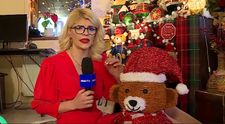 Casa Minodorei arată ca un tărâm fermecat de Crăciun! Vezi decorul spectaculos și Moșul rar, cu pielea neagră, din colecția ei