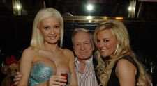 O fostă iubită a lui Hugh Hefner spune că Playboy Mansion e bântuit: “A apărut în dormitor!”