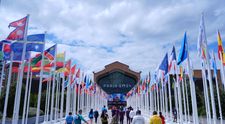„Nu am fost martor niciodată la atâta desfrâu în viața mea.” Ce se întâmplă cu adevărat în satul olimpic și motivul pentru care sportivii au primit 300.000 de prezervative