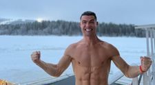 Cristiano Ronaldo, vacanță în Laponia! Fotbalistul a făcut baie în ape înghețate: Minus 20 de grade. E doar puțin frig! - VIDEO