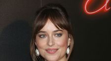 Dakota Johnson și-a postat numărul de telefon pe Instagram. Ce se întâmplă dacă o suni