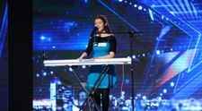 La doar 15 ani, a compus o piesa care spune o poveste emotinanta. Andra: 