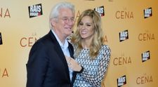 Richard Gere și soția sa cu 34 de ani mai tânără au confirmat că vor deveni părinți. Cine le-a binecuvântat copilul