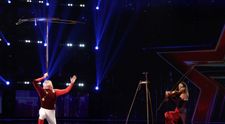 Românii au talent 2021: Duo Viola a ridicat juriul în picioare cu un moment spectaculos. ”N-am văzut așa ceva în viața mea”