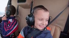 VIDEO Prima oară într-un elicopter. Frații Anton au zburat deasupra locurilor natale