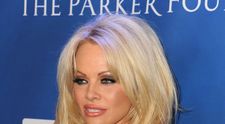Ea a fost un sex simbol, iar baietii ei ii calca pe urme - sunt fotomodele. Cat de chipesi sunt fiii Pamelei Anderson