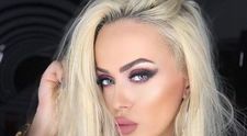Anda Adam, sexy într-un body negru și destul de transparent. Cântăreața a aprins imaginația fanilor