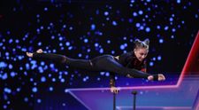 Românii au talent 2021: Diana Butan i-a cucerit pe jurați cu numărul ei de contorsionism la înălțime