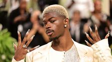 Lil Nas X, arestat pentru agresarea unui ofițer de poliție. Artistul a fost surprins în lenjerie intimă la ora 4 dimineața
