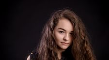 Rebeca Neacsu a lansat primul single din cariera. Cum suna piesa 