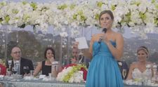 A crezut ca domnisoara de onoare s-a ridicat sa tina un discurs. Surpriza de care a avut parte de mireasa la nunta ei