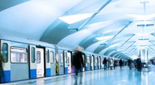 Versuri scrise de Ana Blandiana si Ioan Es. Pop, publicate in metrourile din Varsovia