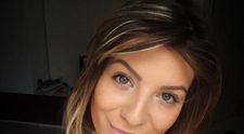 Blonda sexy din showbiz-ul autohton, care face sala cot la cot cu baietii. Cine este si cum arata abdomenul ei