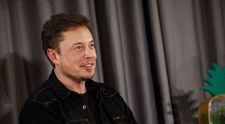 Cel mai controversat cuplu al momentului! Elon Musk, relatie neasteptata cu o cantareata celebra