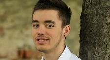 Adrian Tutu, marele castigator de la “Romanii au talent”, a compus o piesa pentru fanii lui de pe Facebook! Ascult-o AICI!