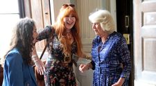 Regina Camilla s-a întâlnit cu Rose Hanbury, presupusa amantă a lui William. Cum au fost surprinse  în timp ce Kate se luptă cu cancerul