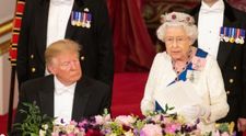Momentul în care Donald Trump ațipește în timpul discursului reginei Marii Britanii (VIDEO)