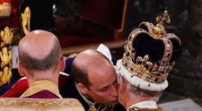 Care sunt cele trei cuvinte pe care regele Charles i le-a șoptit fiului său, prințul William, după ce i-a atins coroana