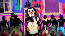 Noile indicii oferite de Pinguin îi trimit pe piste diferite pe detectivii Masked Singer: “Oare ești bucătar?”