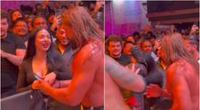 Scenă șocantă la un meci de wrestling! Momentul în care un luptător lovește brusc o femeie, în față, cu bocancul