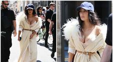 A apărut AȘA pe străzile din Paris, iar trecătorii și-au dat coate! Kim Kardashian și-a oripilat fanii: „Cel mai prost look de până acum!”