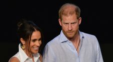 O filmare din intimitatea cuplului Meghan Markle - Prințul Harry, studiată de experții în limbaj corporal: „Semn al tensiunii interioare”. Ce s-a întâmplat în relația lor?